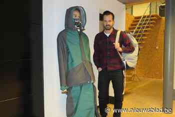 Niels (36) en Carl (53) schenken overlevingspakken aan daklozen: “Gemaakt van tenten en slaapzakken die achtergelaten werden op festivals”