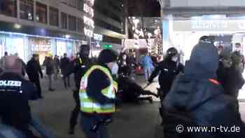 Verletzte Polizisten in Mannheim: 10.000 Impfgegner demonstrieren in Rostock - n-tv.de - n-tv NACHRICHTEN