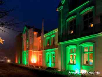 Verl, Rathaus-Illumination über Weihnachten, Stadt unterstützt Azubi-Projekt – Gütsel Online - Gütsel
