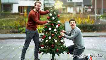 Gef den'n boom: Gladjakkers gaan van Twentse sprookjes naar het uitdelen van kerstbomen - RTV Oost
