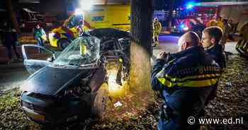 18-jarige automobilist botst tegen boom in Eindhoven, in kritieke toestand naar ziekenhuis - Eindhovens Dagblad