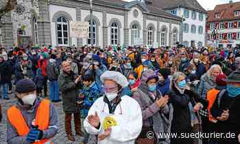 Überlingen/Ravensburg: Corona-Demos: Wie in Überlingen aus 50 Angemeldeten 2000 Teilnehmer wurden – und was heute Abend in Ravensburg anders sein soll - SÜDKURIER Online