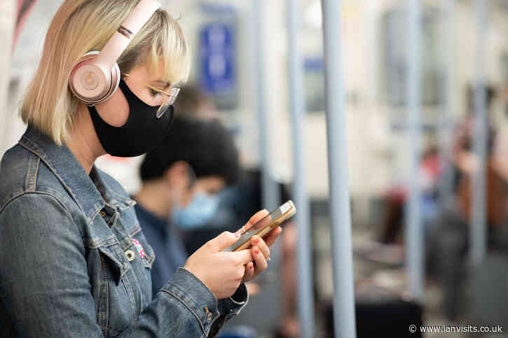 London Underground tunnels to get mobile phone coverage from Three and EE