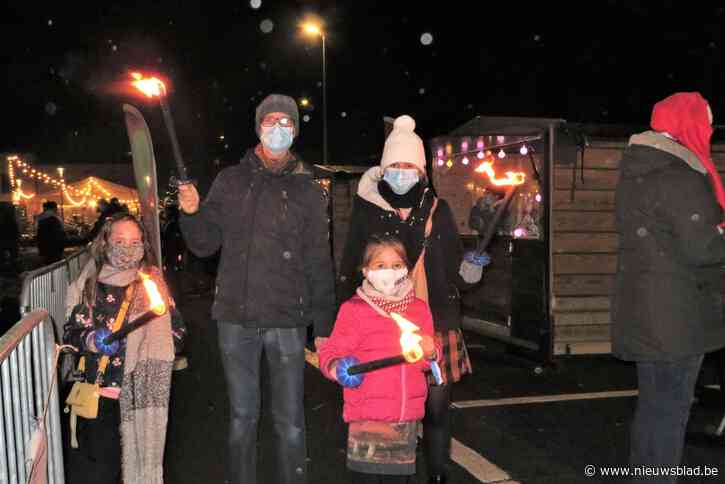 900 deelnemers houden fakkeltocht