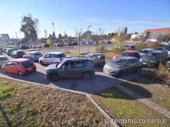 Tamponi, a Dalmine le maxicode al tendone drive-through - Corriere Bergamo - Corriere della Sera