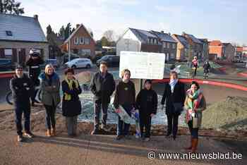 Van grijs plein tot spectaculaire pumptrack: zo ziet het vernieuwde Stationsplein in Eksaarde eruit