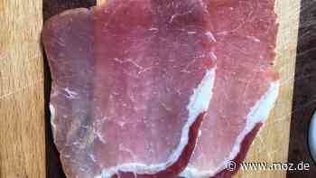 Essen zu Weihnachten: Der große Wurst-Test – Fleischermeister aus Fürstenwalde kostet und gibt Rat - moz.de