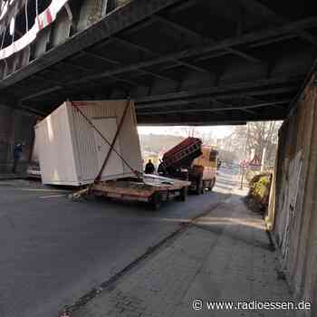 Spektakulärer Unfall in Essen: LKW verliert Ladung - Radio Essen