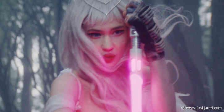 Grimes Debuts Epic Fantasy Music Video for 'Player of Games' - Watch!