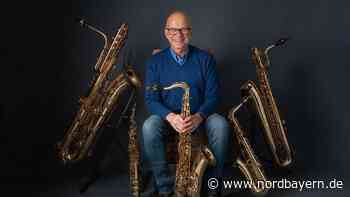 Musiklehrer aus Erlangen spielt Weihnachtslieder auf vier Saxofonen - Nordbayern.de