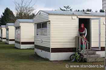 Eerste asielzoekers aangekomen in Lommels Parelstrand (Lommel) - De Standaard
