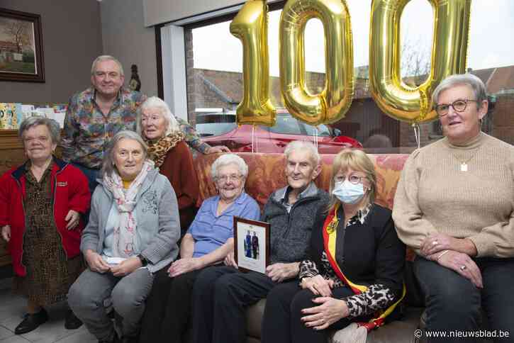 Kranige Firmin blaast honderd kaarsjes uit