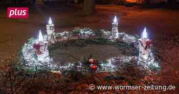 Riesiger Adventskranz vor Kirche in Worms-Heppenheim - Wormser Zeitung