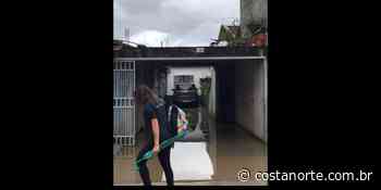 “O negócio aqui tá feio”: comerciante lamenta alagamento em Bertioga (SP) - Costa Norte