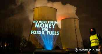 Activisten projecteren statements op koeltorens Vilvoorde - Het Laatste Nieuws