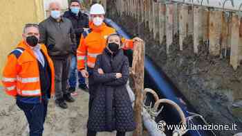 Maxi tubo da 46 quintali a Marinella. All’opera per potenziare l’idrovora - LA NAZIONE