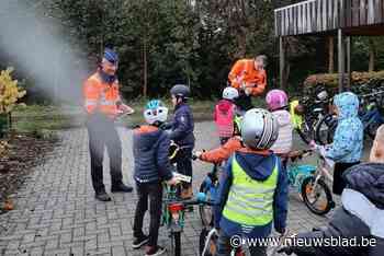 Politie controleert fietsen van leerlingen basisscholen: driekwart is volledig in orde