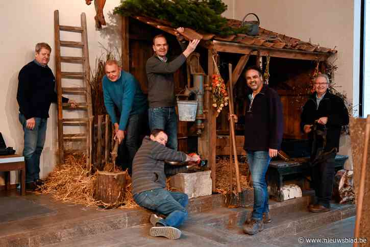 Zalige maar ook weemoedige kerst in Witte Kerk: scouts assisteren voor het laatst bij middernachtmis