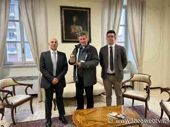 Confartigianato Cuneo e Coldiretti Cuneo consegnano una statuina per il Presepe al Vescovo di Cuneo e Fossano - www.ideawebtv.it - Quotidiano on line della provincia di Cuneo - IdeaWebTv