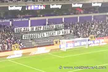 Anderlechtfans protesteren met spandoek tegen aanvangsuur van bekermatch
