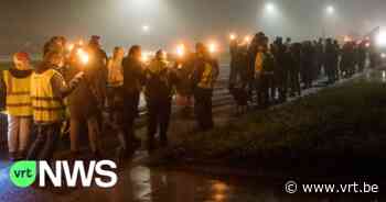 Fakkeltocht tegen de plannen voor toeristisch Wolvenpark: ook gemeente Brakel verzet zich - VRT NWS