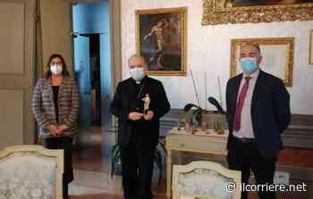 Confartigianato Cuneo e Coldiretti Cuneo hanno consegnato una statuina per il Presepe al Vescovo di Alba - https://ilcorriere.net/