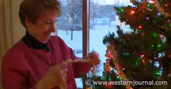 Family Strings 58-Year-Old Popcorn Garland to Keep Memory of Their 'Angel' Alive
