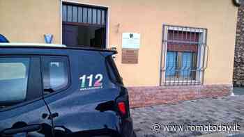 Ubriaco molesta i clienti nei negozi, poi sferra un calcio in testa ad un carabiniere - RomaToday