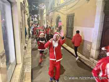 80 pères Noël font leur jogging dans le Vieil Antibes… et mettent l’ambiance