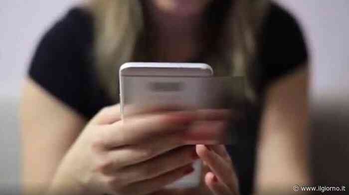 Bari, sesso con minorenni nei B&B: insegnante arrestata. Sui social era "Zia Martina" - IL GIORNO