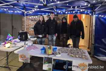 Jonge muzikanten Vlijt en Eendracht verkopen voor  vijfhonderd euro koekjes voor De Warmste Week