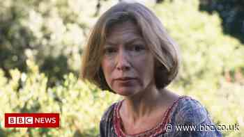 Joan Didion: US literary icon dies at 87