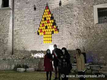 Minturno / Natale al Castello, inaugurato l'Albero per la Sicurezza [VIDEO] - Temporeale Quotidiano