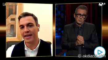 Sánchez empieza sus vacaciones relajándose en un programa de humor: «Es agenda de trabajo» - Okdiario