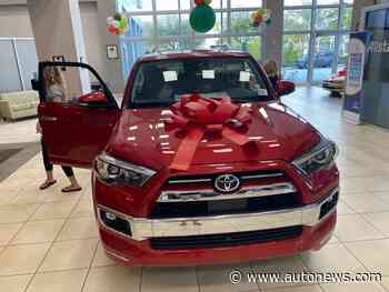 US Dec. sales seen falling but retail stocks continue slow rebound - Automotive News