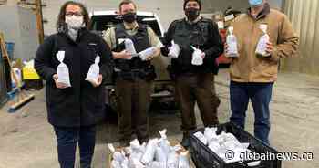 Saskatoon Wildlife Federation makes meat donation to Saskatoon Food Bank - Globalnews.ca