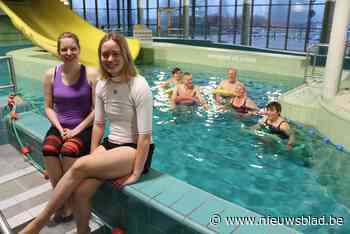 Geneeskundestudente Silke (23) geeft zwemles aan parkinsonpatiënten: “In het water durven mensen meer”