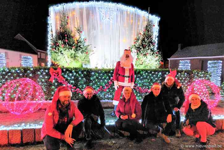 Sfeermakers creëren magisch verlicht kerstdecor op dorpsplein
