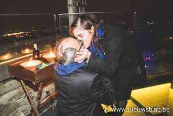 Sven verrast Grete met warmste huwelijksaanzoek op de Sint-Romboutstoren: “Ik heb in één adem ja gezegd”