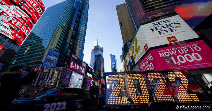 Christmas Eve Flights Canceled, Times Square Celebration Scaled Back Amid Omicron - The New York Times