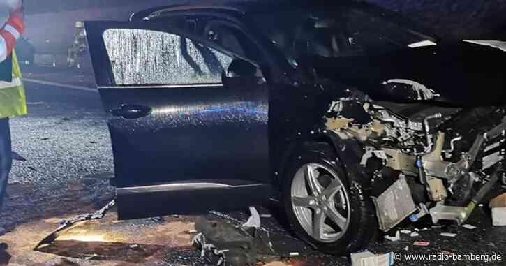 Zahlreiche Unfälle auf glatten Straßen im Osten Bayerns