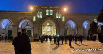 Migliaia di persone recitano le preghiere dell'alba nelle moschee di al-Aqsa e Ibrahimi - Infopal