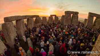 Solstizio d'inverno: alba a Stonehenge. Tornano i visitatori dopo le restrizioni per la pandemia - Rai News