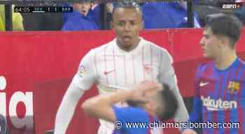 Siviglia-Barcellona, Koundé scaglia pallone in faccia a Jordi Alba: scatta il rosso diretto (VIDEO) - Chiamarsi Bomber