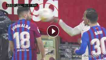 Calcio: Liga, Siviglia - Follia Koundé, pallonata a Jordi Alba e rischio maxi-squalifica - Eurosport IT