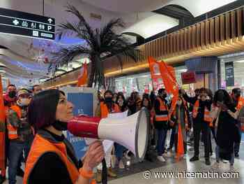 Des salariés de Carrefour TNL manifestent à Nice le jour du réveillon de Noël