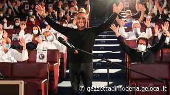 Modena. Il regalo di Nek a medici e infermieri, concerto al Policlinico: «Ho mantenuto la promessa» - La Gazzetta di Modena