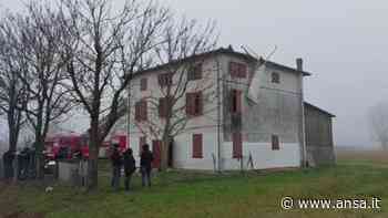 Modena, un ultraleggero si schianta contro il tetto di una casa - Italia - Agenzia ANSA