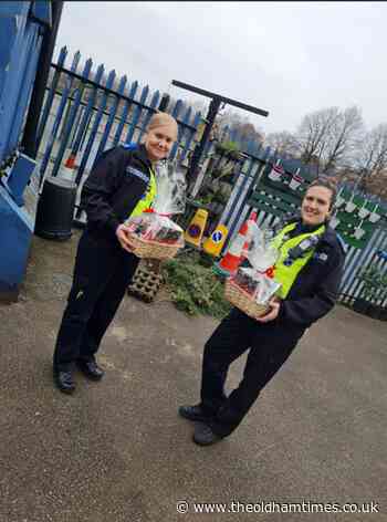 Oldham police officers deliver gifts to spread Christmas joy - theoldhamtimes.co.uk
