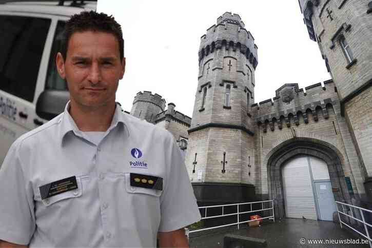 Korpschef weigert om vanavond agenten van de feesttafel weg te halen om cipiers te vervangen: “Dan maar minder blauw op straat”